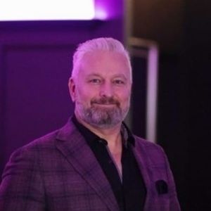 Meet your Posher, Eric